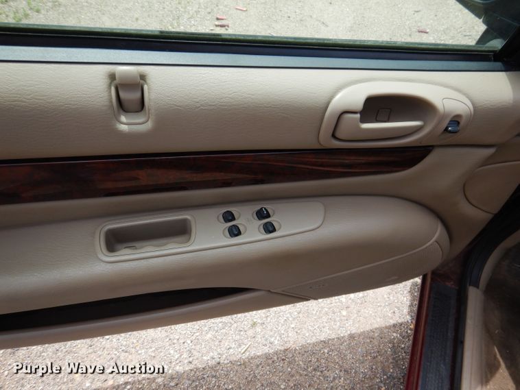 image for item IQ9529 2002 Chrysler Sebring  convertible