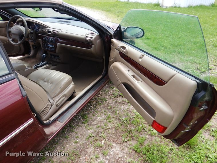image for item IQ9529 2002 Chrysler Sebring  convertible