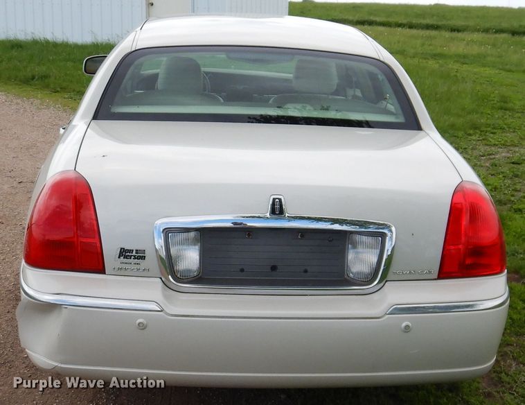 image for item IQ9531 2005 Lincoln Town Car