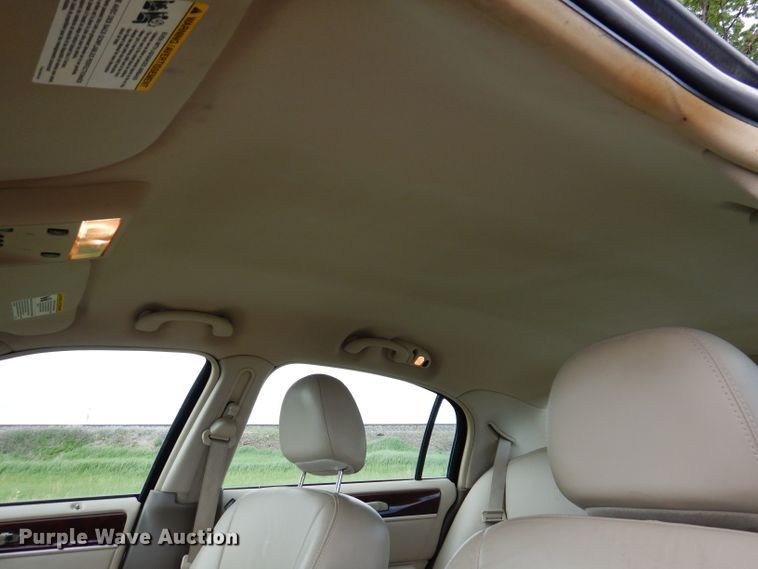 image for item IQ9531 2005 Lincoln Town Car