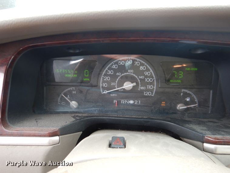 image for item IQ9531 2005 Lincoln Town Car