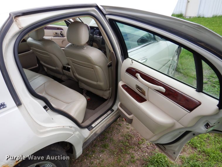 image for item IQ9531 2005 Lincoln Town Car