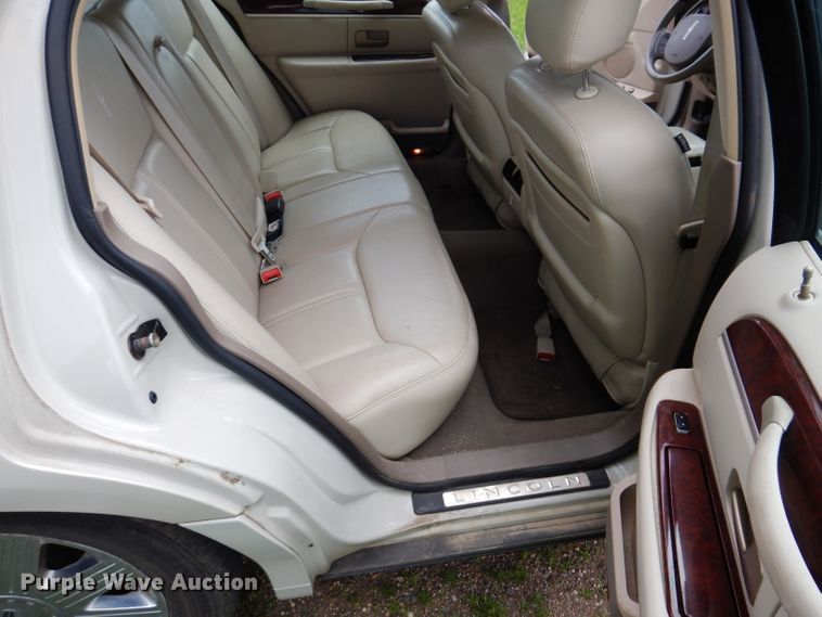 image for item IQ9531 2005 Lincoln Town Car