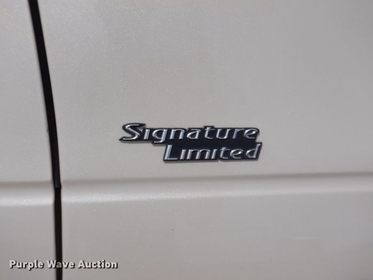 image for item IQ9531 2005 Lincoln Town Car