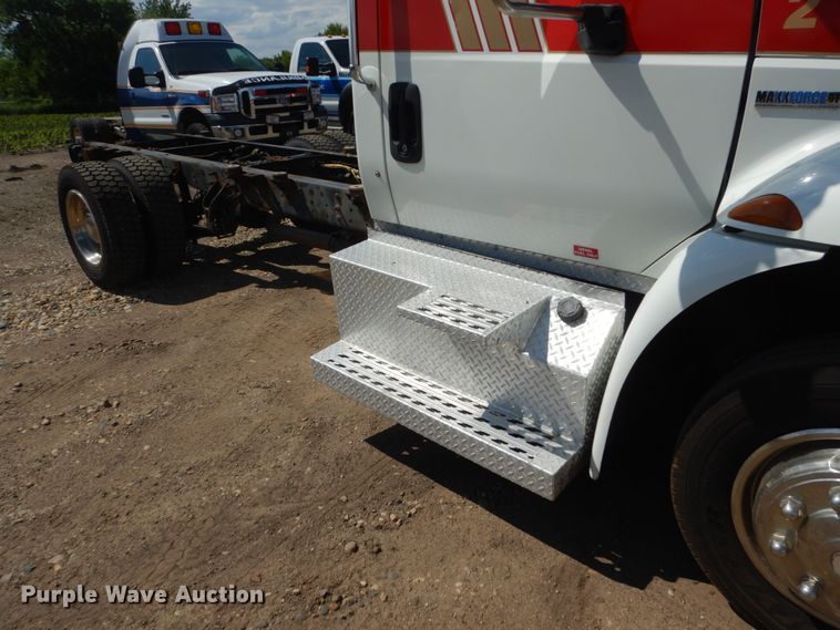 image for item IQ9533 2009 International 4300  truck cab and chassis