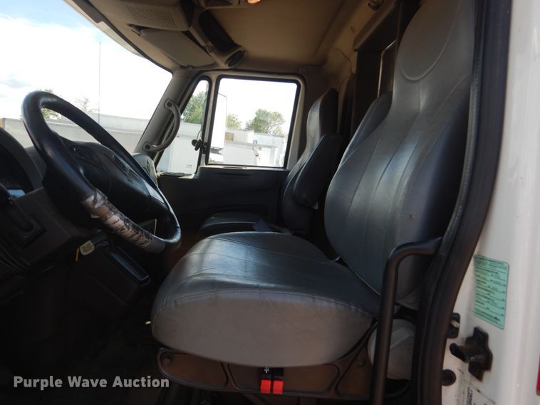 image for item IQ9533 2009 International 4300  truck cab and chassis