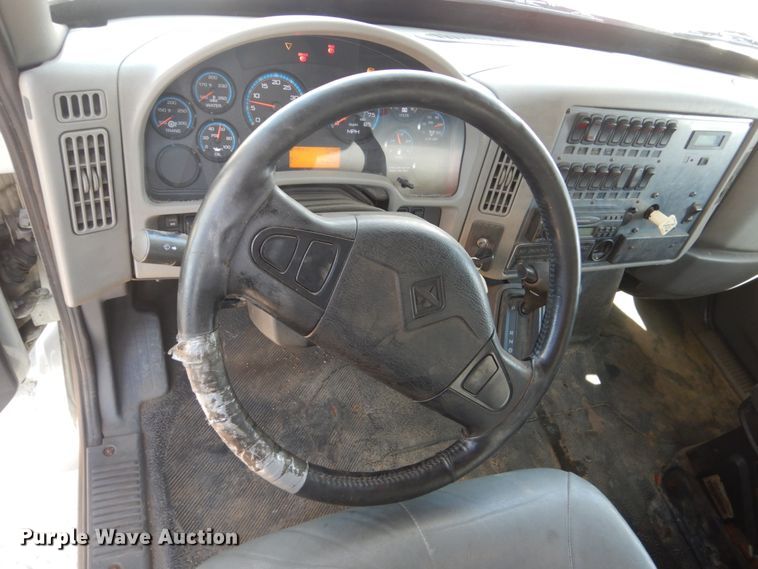 image for item IQ9533 2009 International 4300  truck cab and chassis