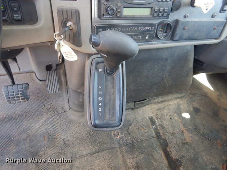 image for item IQ9533 2009 International 4300  truck cab and chassis