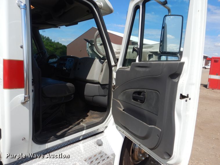 image for item IQ9533 2009 International 4300  truck cab and chassis