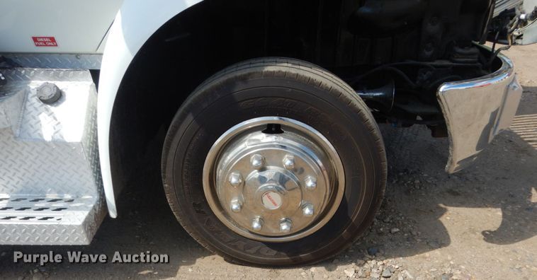 image for item IQ9533 2009 International 4300  truck cab and chassis