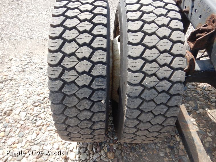 image for item IQ9533 2009 International 4300  truck cab and chassis