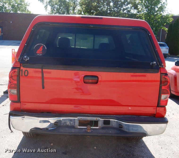 image for item IQ9583 2005 Chevrolet 1500 Silverado  pickup truck