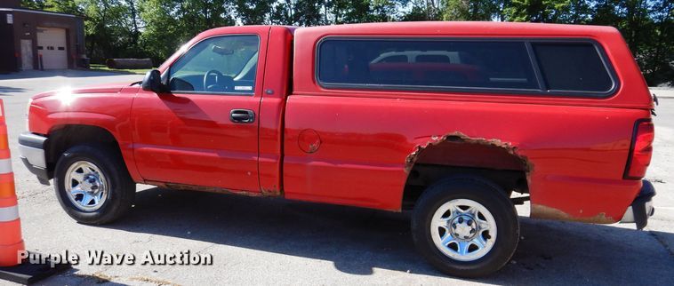 image for item IQ9583 2005 Chevrolet 1500 Silverado  pickup truck