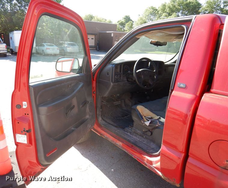 image for item IQ9583 2005 Chevrolet 1500 Silverado  pickup truck