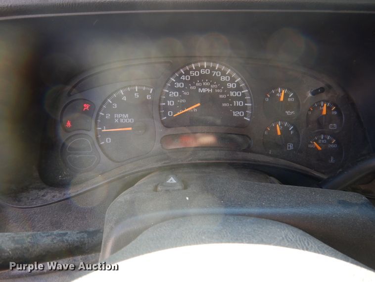 image for item IQ9583 2005 Chevrolet 1500 Silverado  pickup truck