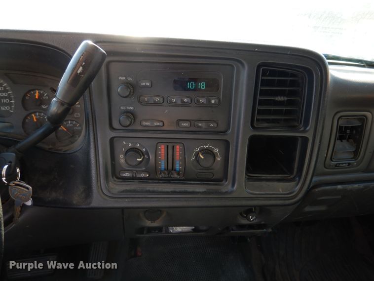 image for item IQ9583 2005 Chevrolet 1500 Silverado  pickup truck