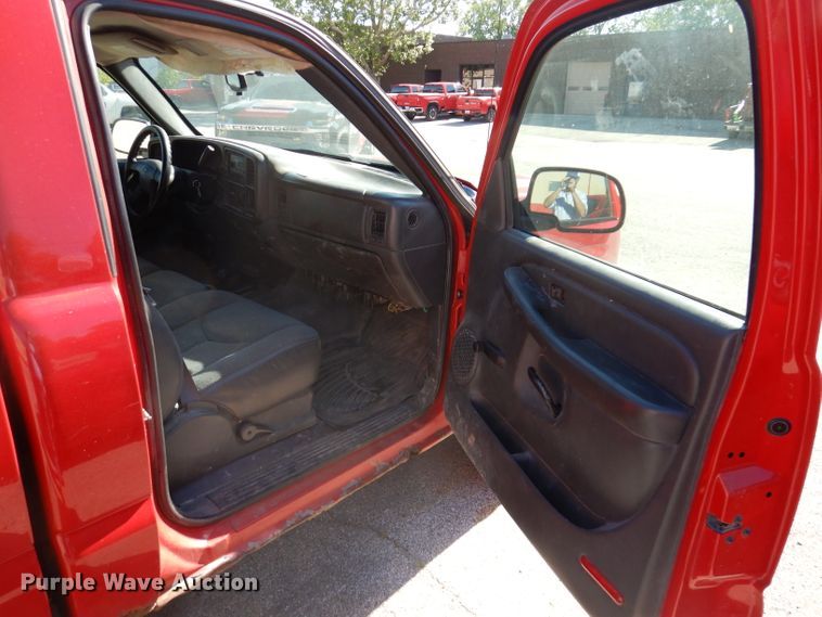 image for item IQ9583 2005 Chevrolet 1500 Silverado  pickup truck