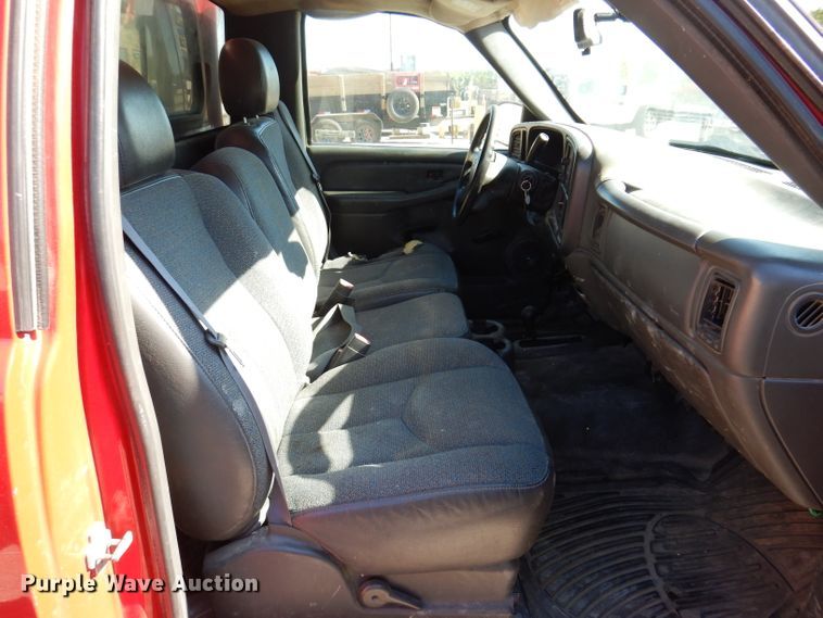 image for item IQ9583 2005 Chevrolet 1500 Silverado  pickup truck