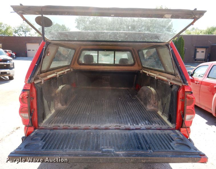 image for item IQ9583 2005 Chevrolet 1500 Silverado  pickup truck