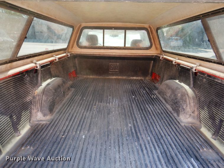 image for item IQ9583 2005 Chevrolet 1500 Silverado  pickup truck