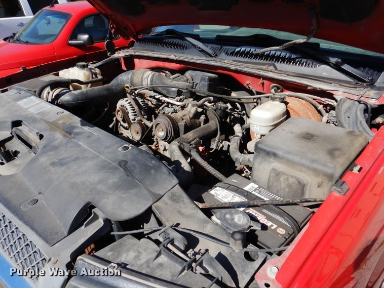 image for item IQ9583 2005 Chevrolet 1500 Silverado  pickup truck