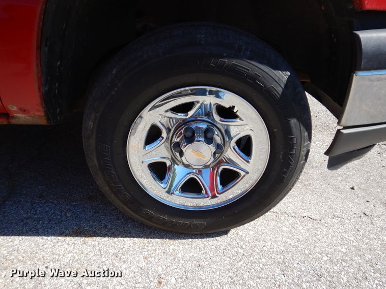 image for item IQ9583 2005 Chevrolet 1500 Silverado  pickup truck