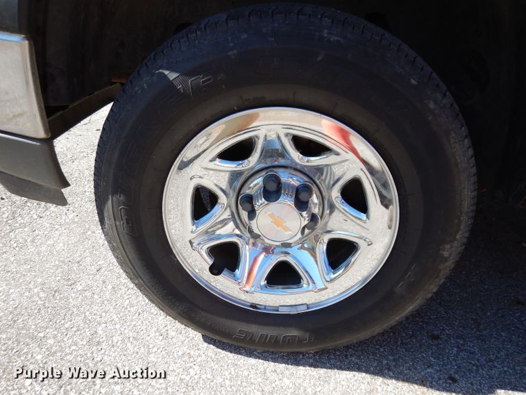 image for item IQ9583 2005 Chevrolet 1500 Silverado  pickup truck