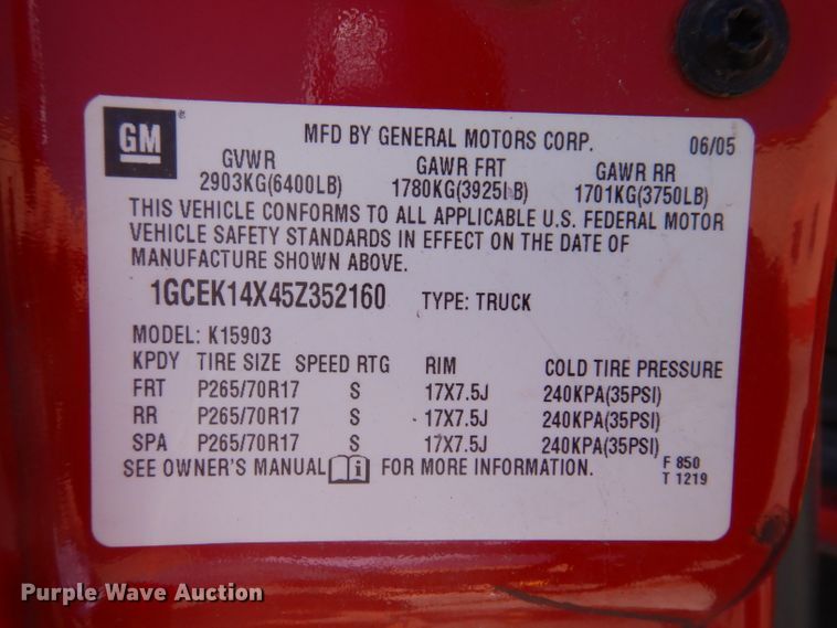 image for item IQ9583 2005 Chevrolet 1500 Silverado  pickup truck