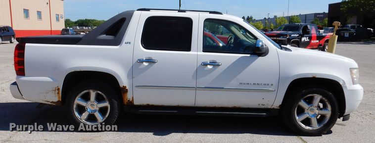 image for item IQ9585 2007 Chevrolet Avalanche LTZ  Crew Cab pickup truck