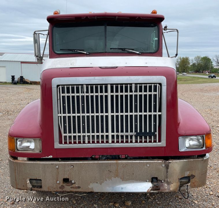 image for item IR9838 1997 International 9200  flatbed truck