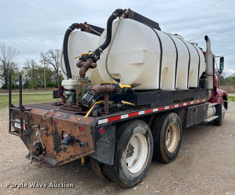 image for item IR9838 1997 International 9200  flatbed truck