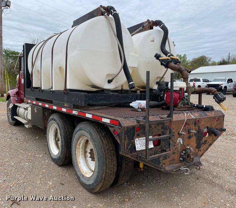 image for item IR9838 1997 International 9200  flatbed truck