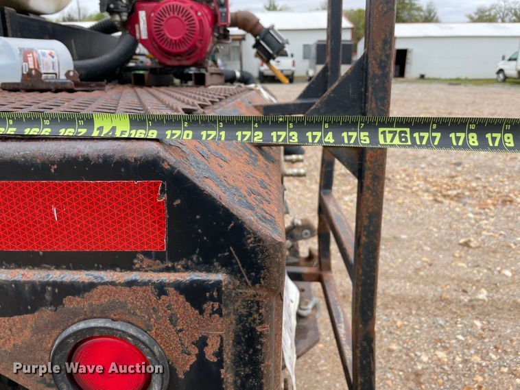 image for item IR9838 1997 International 9200  flatbed truck