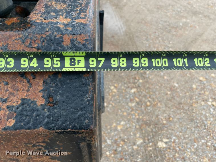 image for item IR9838 1997 International 9200  flatbed truck