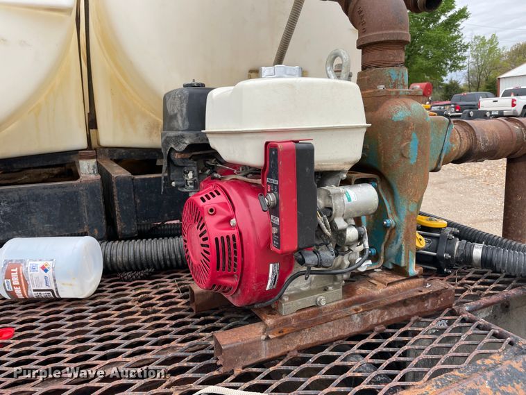 image for item IR9838 1997 International 9200  flatbed truck