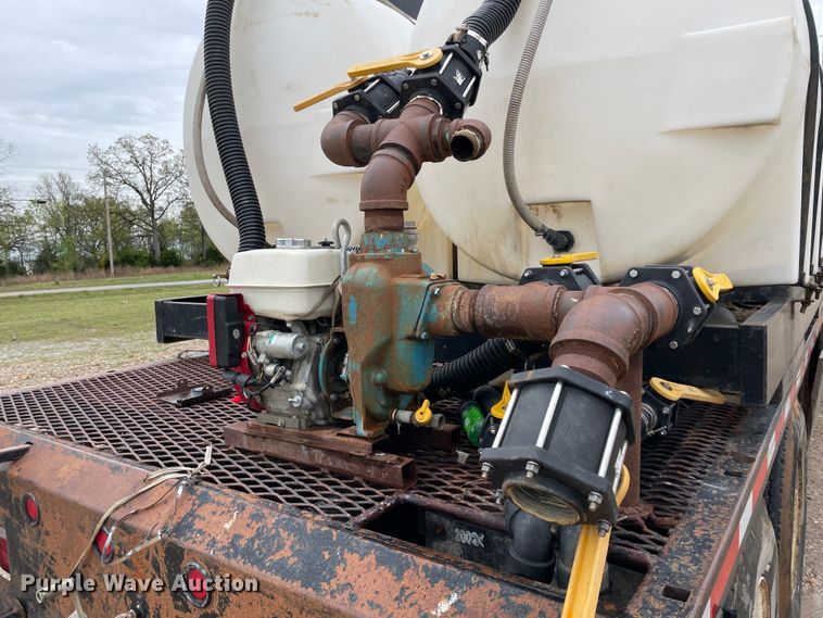 image for item IR9838 1997 International 9200  flatbed truck