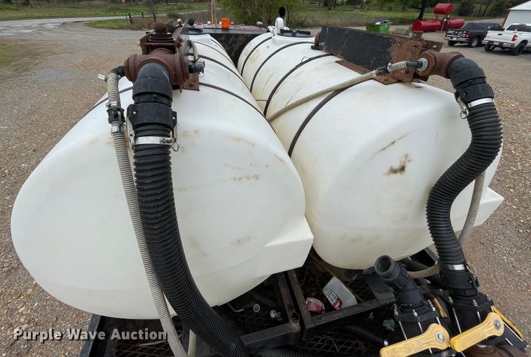 image for item IR9838 1997 International 9200  flatbed truck