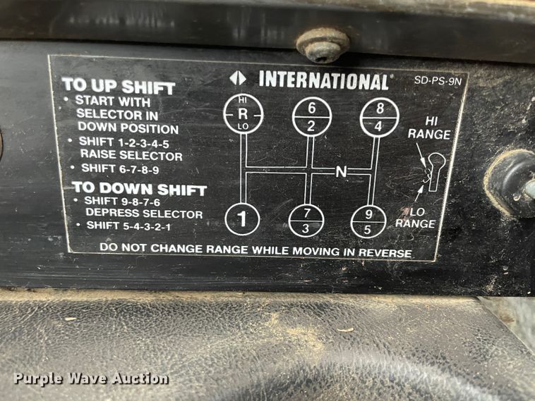 image for item IR9838 1997 International 9200  flatbed truck