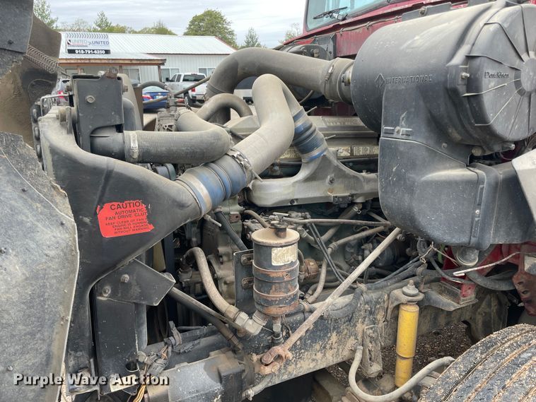 image for item IR9838 1997 International 9200  flatbed truck