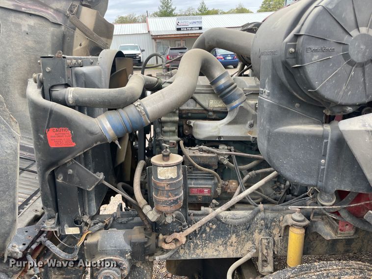 image for item IR9838 1997 International 9200  flatbed truck