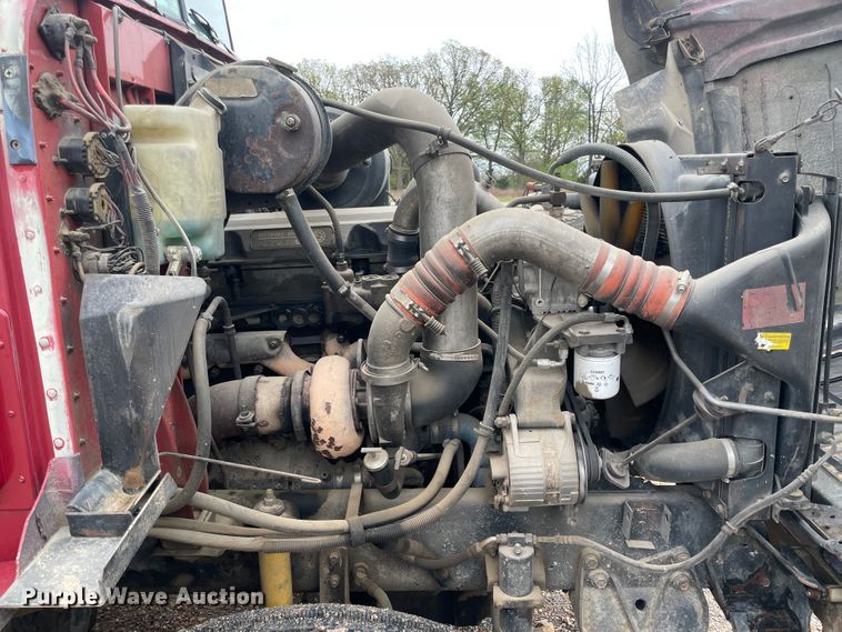 image for item IR9838 1997 International 9200  flatbed truck