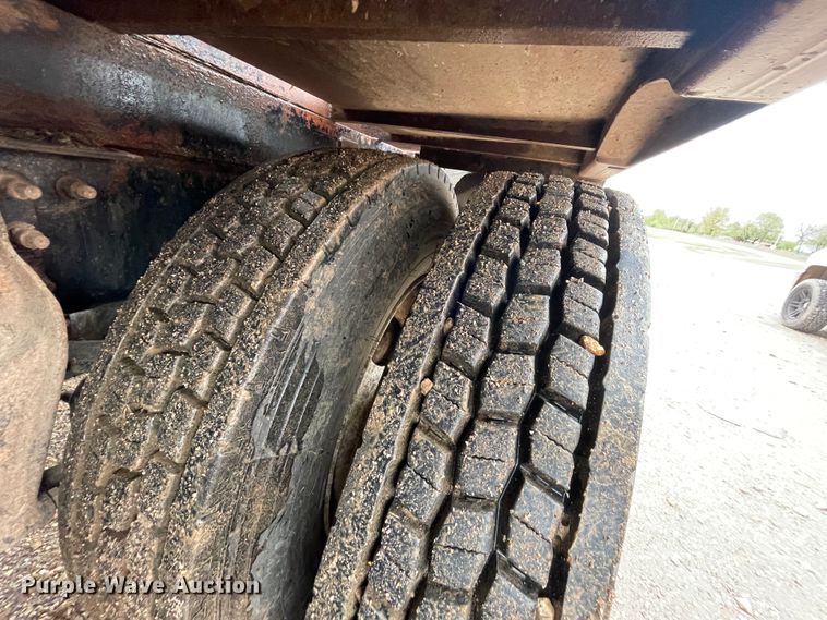 image for item IR9838 1997 International 9200  flatbed truck