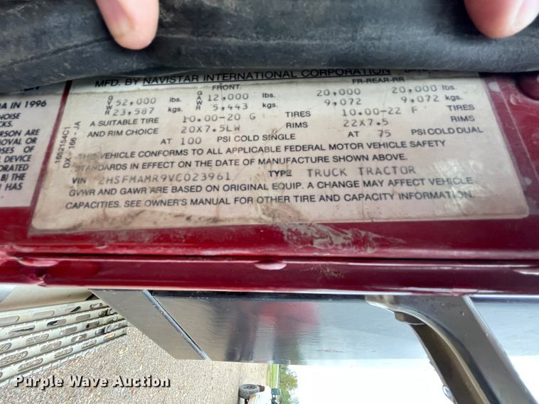 image for item IR9838 1997 International 9200  flatbed truck