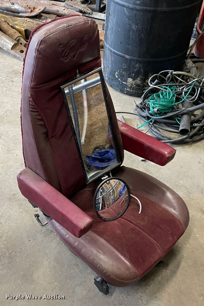 image for item IR9838 1997 International 9200  flatbed truck