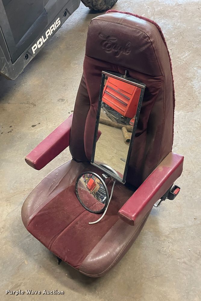 image for item IR9838 1997 International 9200  flatbed truck