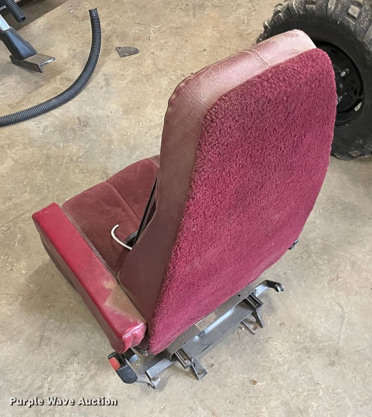 image for item IR9838 1997 International 9200  flatbed truck