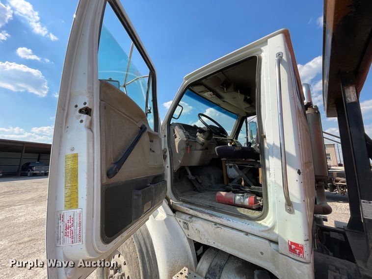 image for item IR9863 2005 Sterling L-Line  roll-off container truck