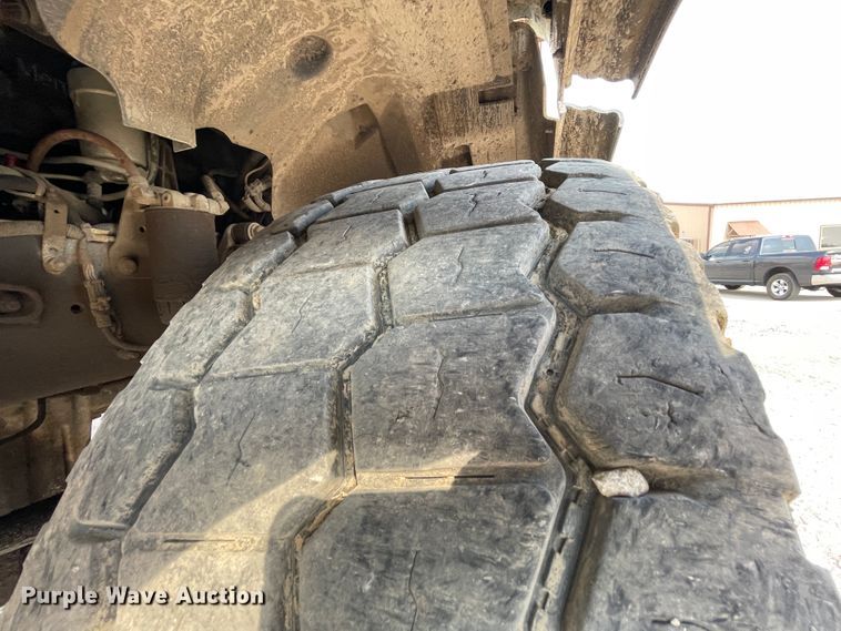 image for item IR9863 2005 Sterling L-Line  roll-off container truck