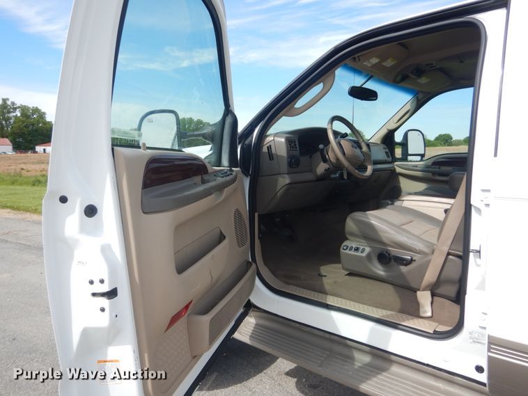 image for item IT9083 2003 Ford Excursion  SUV