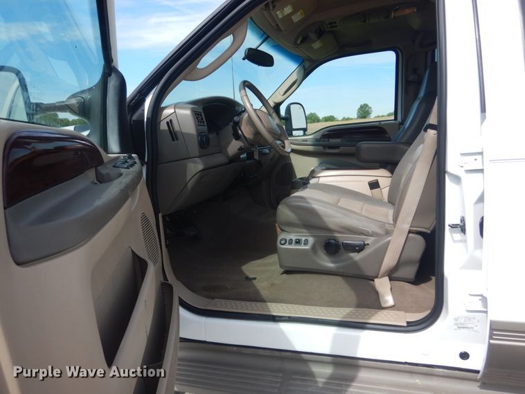 image for item IT9083 2003 Ford Excursion  SUV